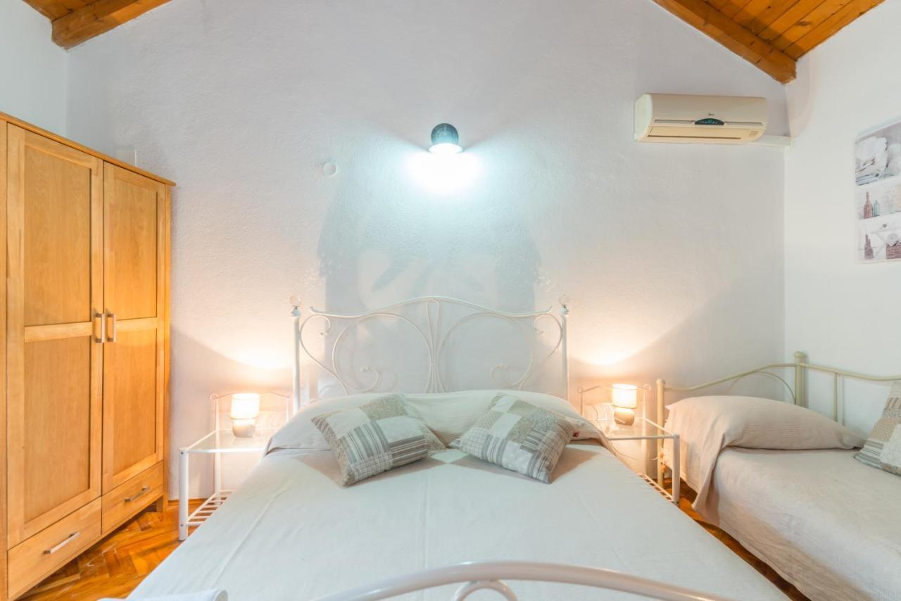 Apartmani Bugenvilija Brbinj Kültér fotó