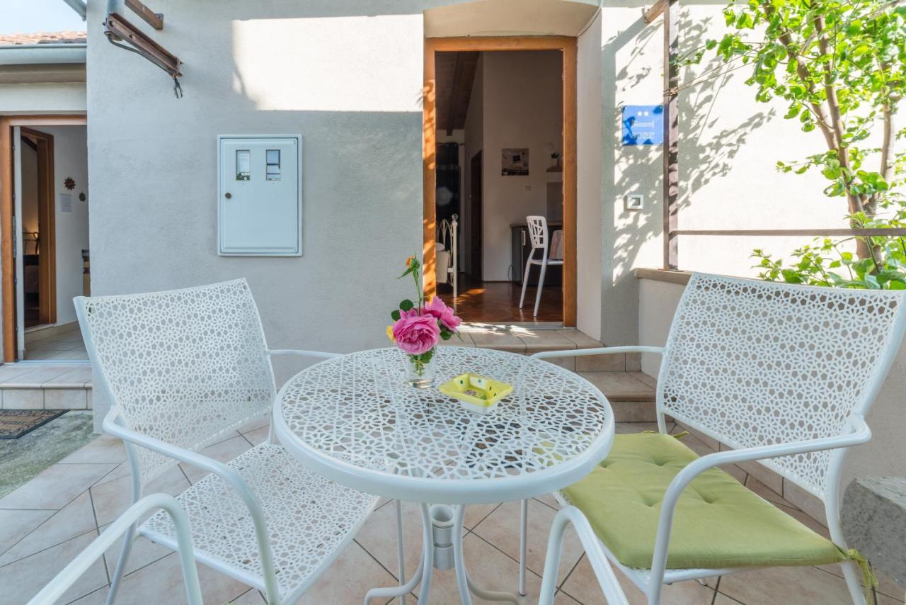 Apartmani Bugenvilija Brbinj Kültér fotó