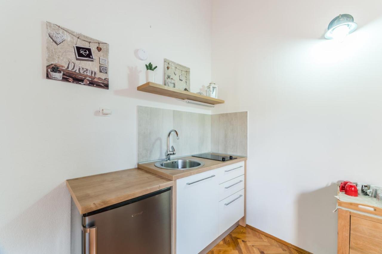 Apartmani Bugenvilija Brbinj Kültér fotó