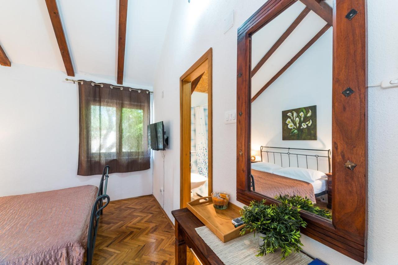 Apartmani Bugenvilija Brbinj Kültér fotó